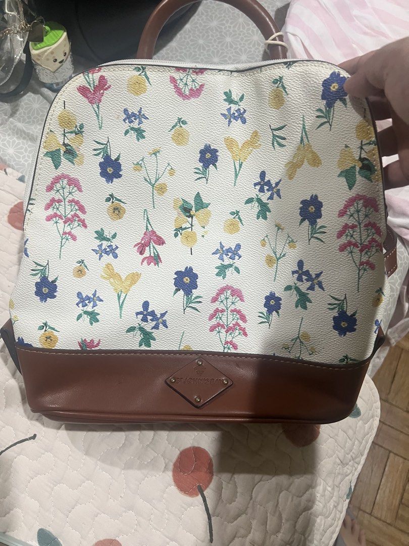 St. John’s Bay Flower Backpack ( see info) (Category: Backpacks) located in Paranaque City. Submitted by arianem031087 (Listing ID 1464042883, Image 3). Description: Item was never been used. Stored ( plastic storage) Flaws: small crack ( see picture) cause of wrong storage. 1 secret pocket 1 zipper pocket inside Payment first before sending .