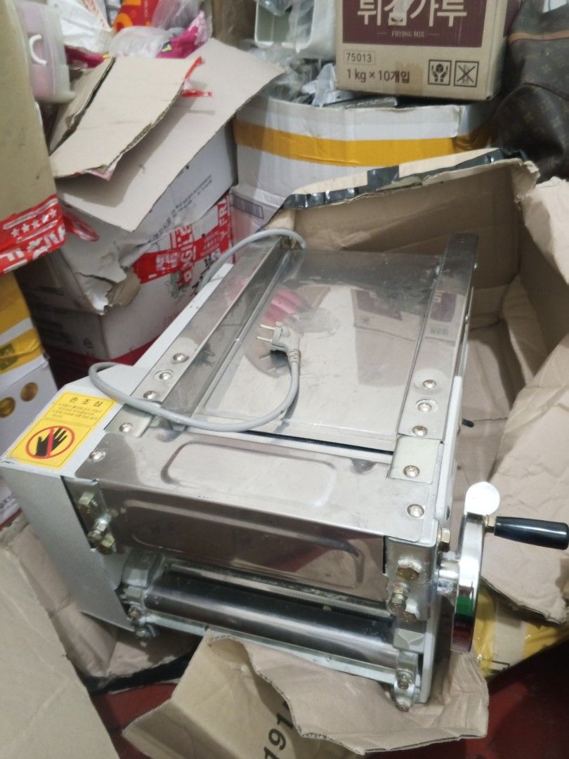 Stainless Steel Noodle Maker Machine (Category: Cookware & Accessories) located in Marikina City. Submitted by luckyhorse.e0b09f (Listing ID 1463999608, Image 3). Description: - Stainless steel noodle maker - Features rollers for making noodles - Operates with a side crank handle - Comes with a power cord - Perfect for homemade fresh pasta.