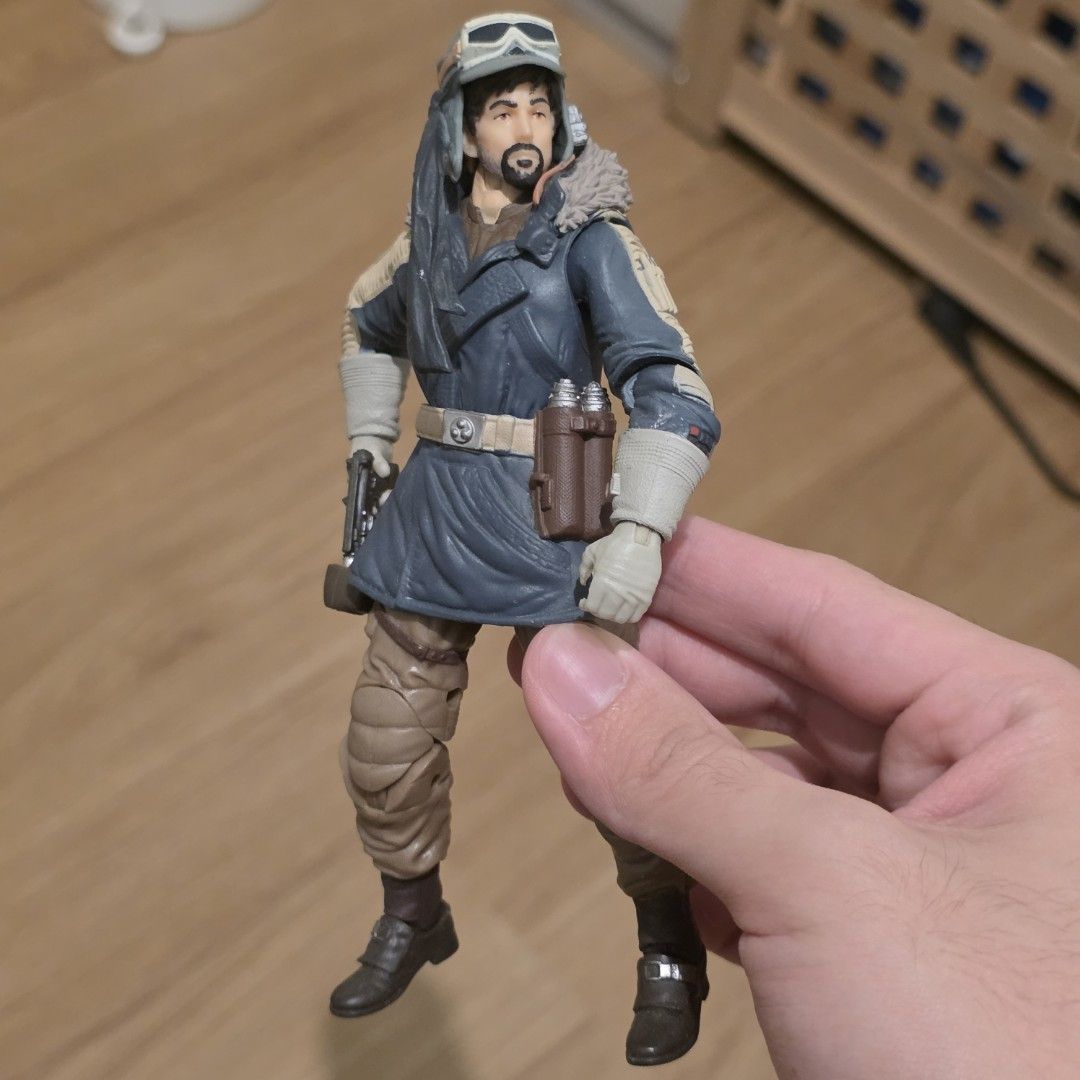 Star Wars Black Series Rogue One Cassian Andor (Category: Figurines & Statues) located in Quezon City. Submitted by malasmurdock27 (Listing ID 1464074645, Image 3). Description: - WYSIWYG.