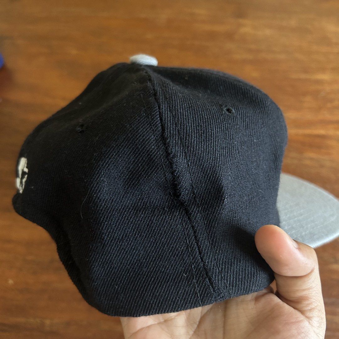 Starter Los Angeles Raiders Snapback Hat (Category: Caps & Hats) located in Pulilan. Submitted by koty187 (Listing ID 1464062964, Image 3). Description: Los Angeles Raiders Starter snapback hat. Black and grey, 100% wool. Send offers.