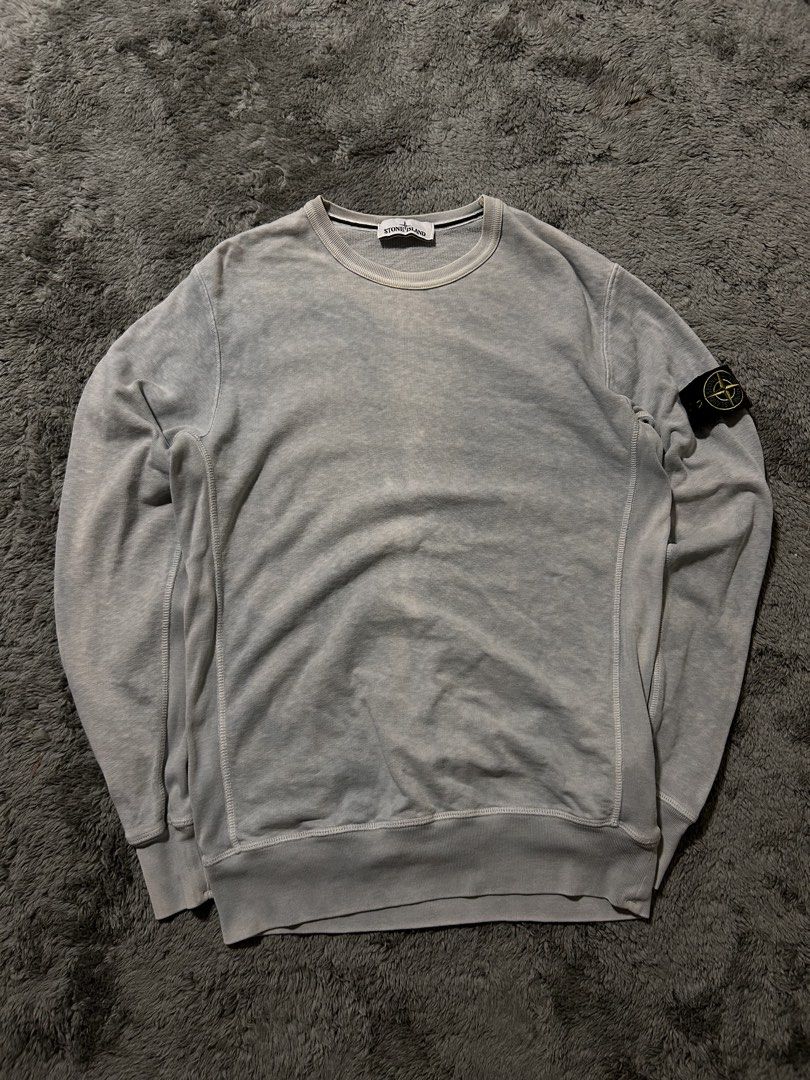 Stone Island Crewneck Authentic (Category: Tshirts & Polo Shirts ) located in Lapu Lapu. Submitted by frombelow_ph (Listing ID 1463979250, Image 1). Description: Stone Island Longsleeve Legit / Authentic Very Good Condition Flaws: Discoloration Dimes: 20.5 x 29 DM FOR MORE DETAILS!📲.