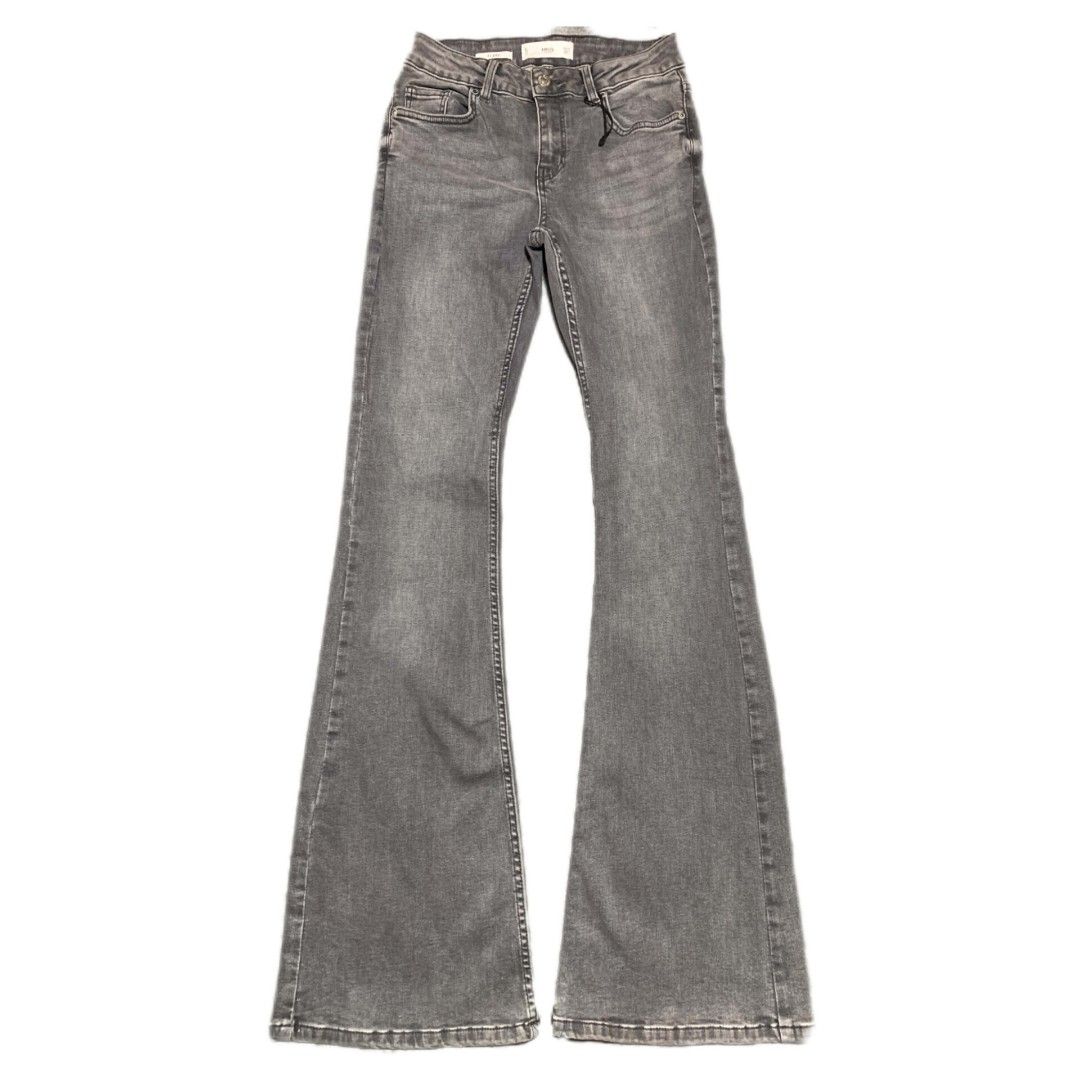 Stone Wash Flare Denim Jeans MNG (Category: Jeans) located in Bislig. Submitted by rndm_stff1 (Listing ID 1463988521, Image 1). Description: Dimensions Waist :24-30 elastic waistline Length :43 Rise :10 Thigh :9 Hem :10 Condition: Very good no issue, with stain (shown in picture).