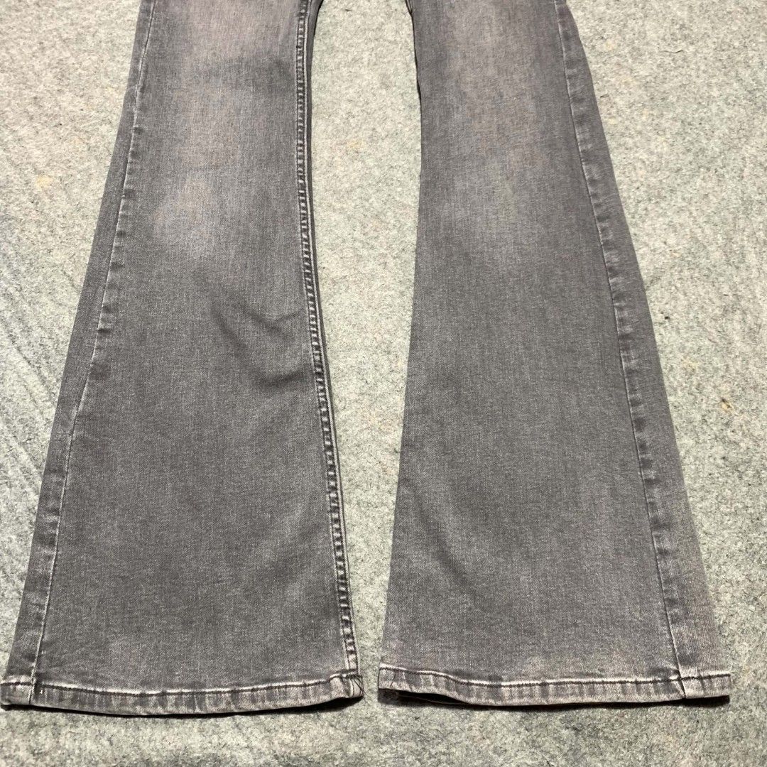 Stone Wash Flare Denim Jeans MNG (Category: Jeans) located in Bislig. Submitted by rndm_stff1 (Listing ID 1463988521, Image 2). Description: Dimensions Waist :24-30 elastic waistline Length :43 Rise :10 Thigh :9 Hem :10 Condition: Very good no issue, with stain (shown in picture).