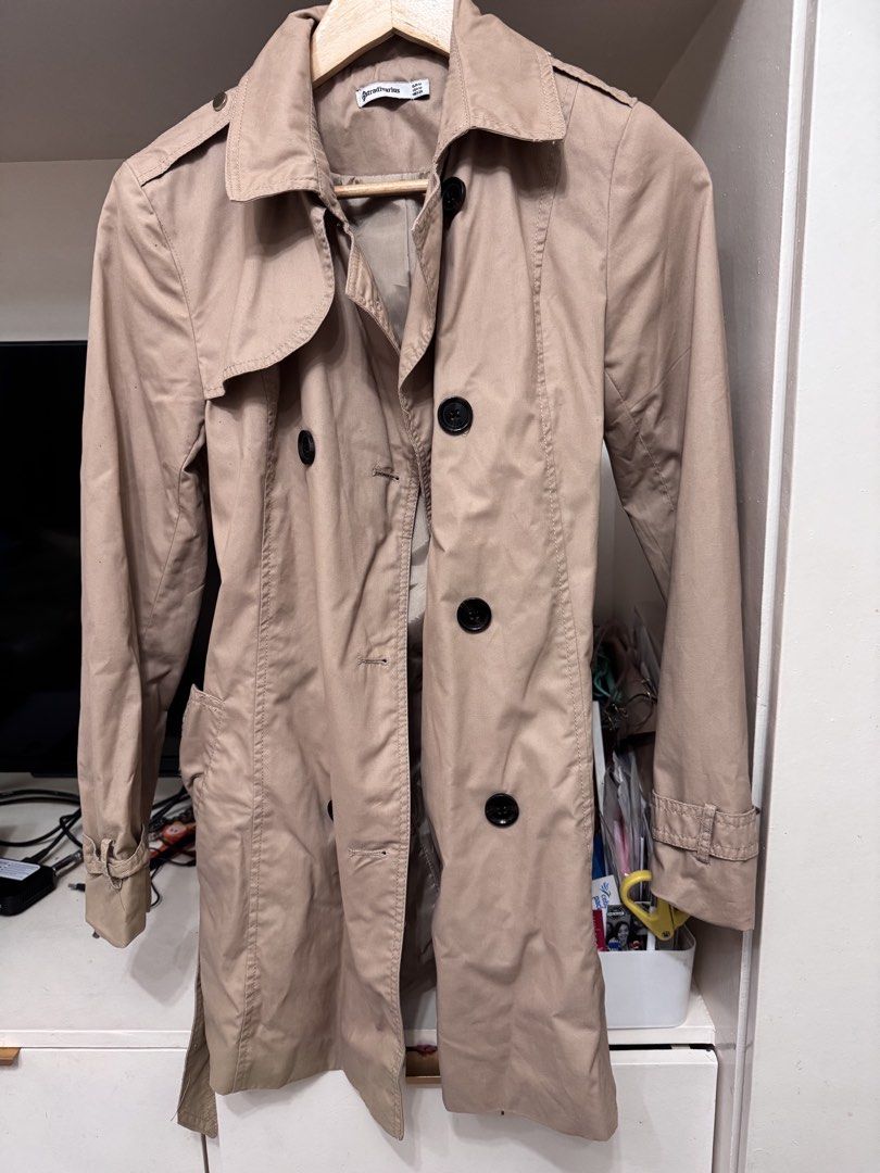 Stradivarius Beige Classic Trench Coat Size M (Category: Coats, Jackets and Outerwear) located in Paranaque City. Submitted by kgsantos (Listing ID 1463943661, Image 2). Description: - Classic beige trench coat from Stradivarius - Double-breasted with button closure - Includes a belt to cinch the waist - Ideal for layering over any outfit - Perfect for transitional weather - Size: Medium (M) - Condition: Good.