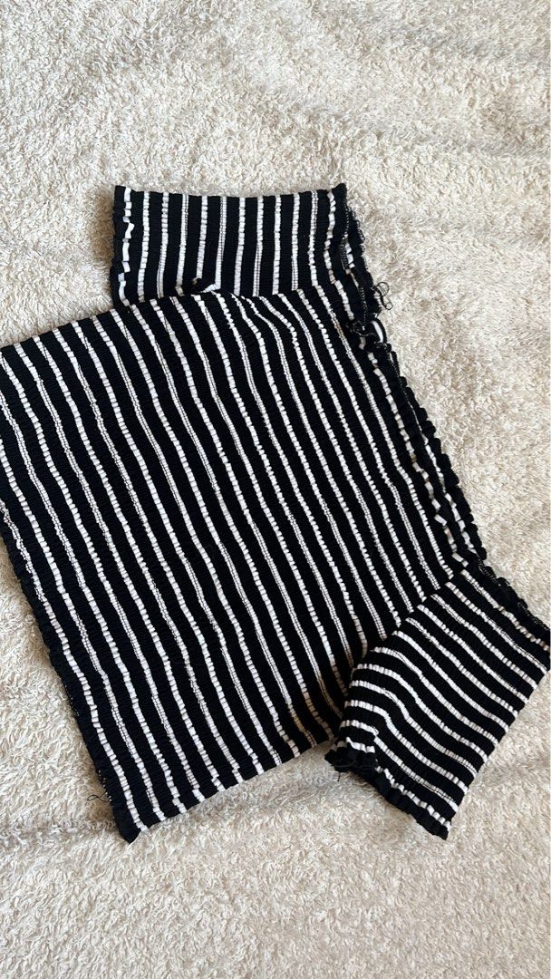 Striped Offshoulder (Category: Others Tops) located in Cauayan City . Submitted by declutterdarling (Listing ID 1463986430, Image 2). Description: 🧺Size: S ❤️Reason for selling: Decluttering 📦Delivery fee: Shouldered by the buyer 👗Actual item shown in the photos ! Please check the size and details carefully before purchasing. 🧾 MOP: GCASH ONLY Message me if interested!.