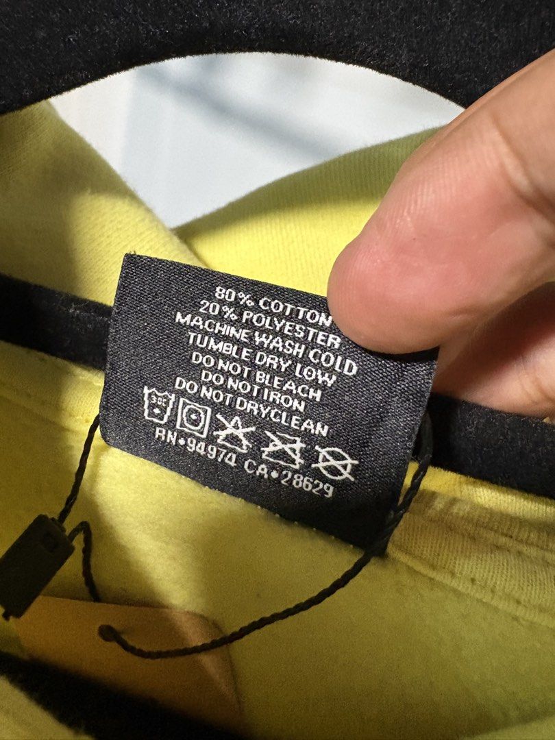 Stussy Hoodie (Category: Coats, Jackets and Outerwear) located in Manila. Submitted by bravestone14 (Listing ID 1464084154, Image 3). Description: Stussy Hoodie 22x27 issue: pinhole di po halata excellent condition 2500+sf Thankyou and appreciate✨.