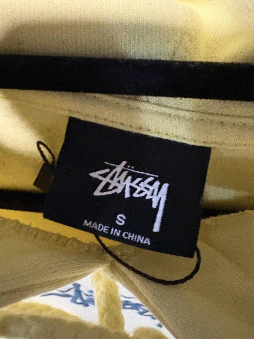 Stussy Hoodie (Category: Coats, Jackets and Outerwear) located in Manila. Submitted by bravestone14 (Listing ID 1464084154, Image 2). Description: Stussy Hoodie 22x27 issue: pinhole di po halata excellent condition 2500+sf Thankyou and appreciate✨.