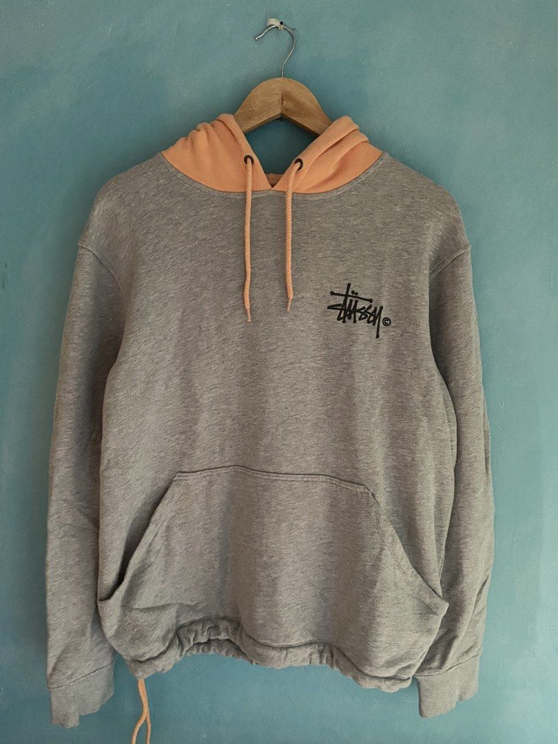 STUSSY SCRIPT (Category: Coats, Jackets and Outerwear) located in Liloan. Submitted by thehigherculture (Listing ID 1463990450, Image 2). Description: STUSSY SCRIPT HOODIE Condition : very good condition Dimes : 22W x 26L Size : large Issue : none, sign of usage.