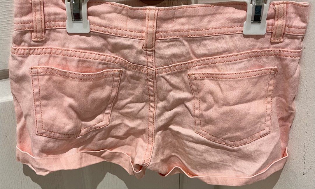 Summer shorts (Category: Shorts) located in Paranaque City. Submitted by marykaboutique (Listing ID 1464008716, Image 2). Description: Size 28.