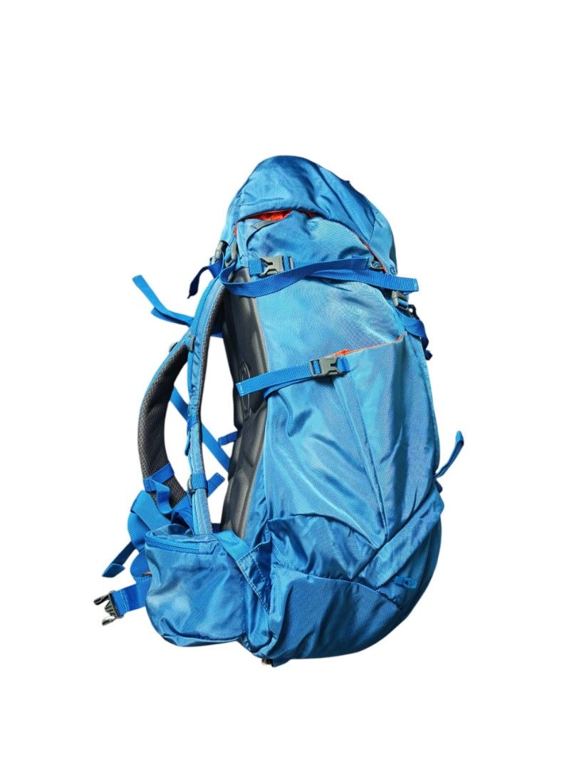 Summit (Category: Backpacks) located in Shah Alam. Submitted by haziminik (Listing ID 1464076346, Image 3). Description: Condition 8+/10 Saiz 45L Ade pocket tepi kiri n kanan Pocket berzip dekat hipbelt Ade raincover Harga RM230 Minat terus wasap 0124170959 Self pickup seksyen 7 shah alam.