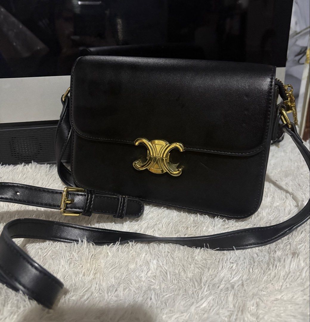 Super pretty bag makapal med size (Category: Clutches) located in Davao. Submitted by emmanuelchuamellorin23 (Listing ID 1464087220, Image 2). Description: Super pretty bag makapal med size. Mabigay ito ha. Ready to use. Super ganda pa outside and inside.
