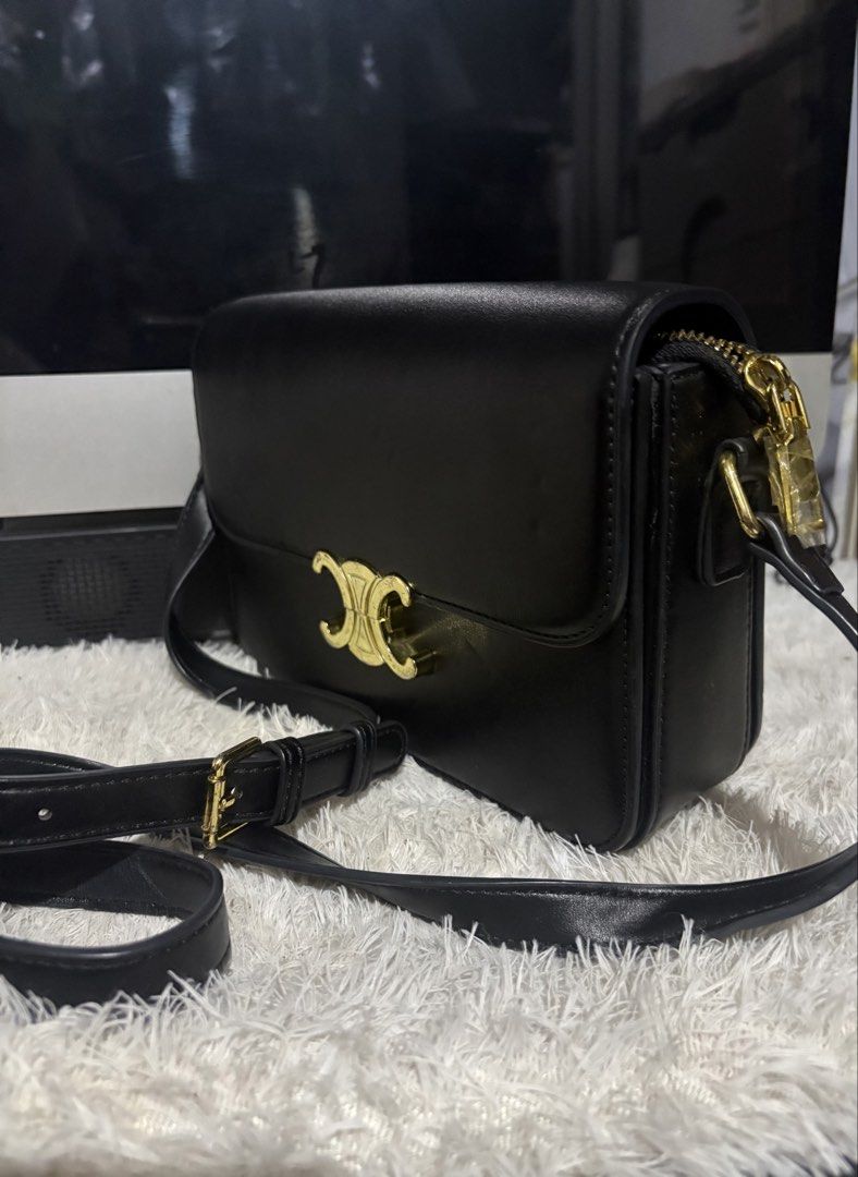 Super pretty bag makapal med size (Category: Clutches) located in Davao. Submitted by emmanuelchuamellorin23 (Listing ID 1464087220, Image 1). Description: Super pretty bag makapal med size. Mabigay ito ha. Ready to use. Super ganda pa outside and inside.