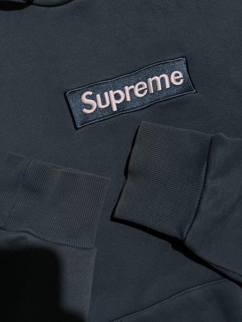 Supreme Bogo Hoodie (Category: Hoodies) located in Navotas City. Submitted by yodailyplug (Listing ID 1464075550, Image 2). Description: Width 23” Length 26” Sign of usage.