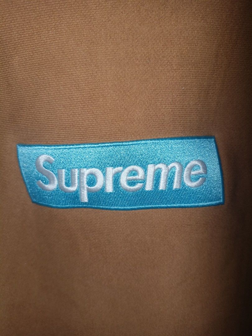 Supreme box logo (Category: Coats, Jackets and Outerwear) located in Bacolod City. Submitted by freelion-1cc5 (Listing ID 1464059192, Image 2). Description: dimes:23x28 color rate:9.8/10 no issue asnew condition.