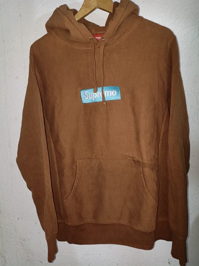 Supreme box logo (Category: Coats, Jackets and Outerwear) located in Bacolod City. Submitted by freelion-1cc5 (Listing ID 1464059192, Image 1). Description: dimes:23x28 color rate:9.8/10 no issue asnew condition.