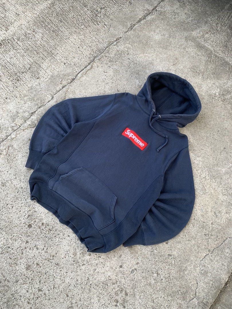 Supreme Box Logo Hoodie (Category: Hoodies) located in Kalibo. Submitted by thriftyfinds09 (Listing ID 1464043262, Image 2). Description: Supreme Box Logo Hoodie Excellent condition Size L 22 width 29 length Need wash Color rate:9/10.