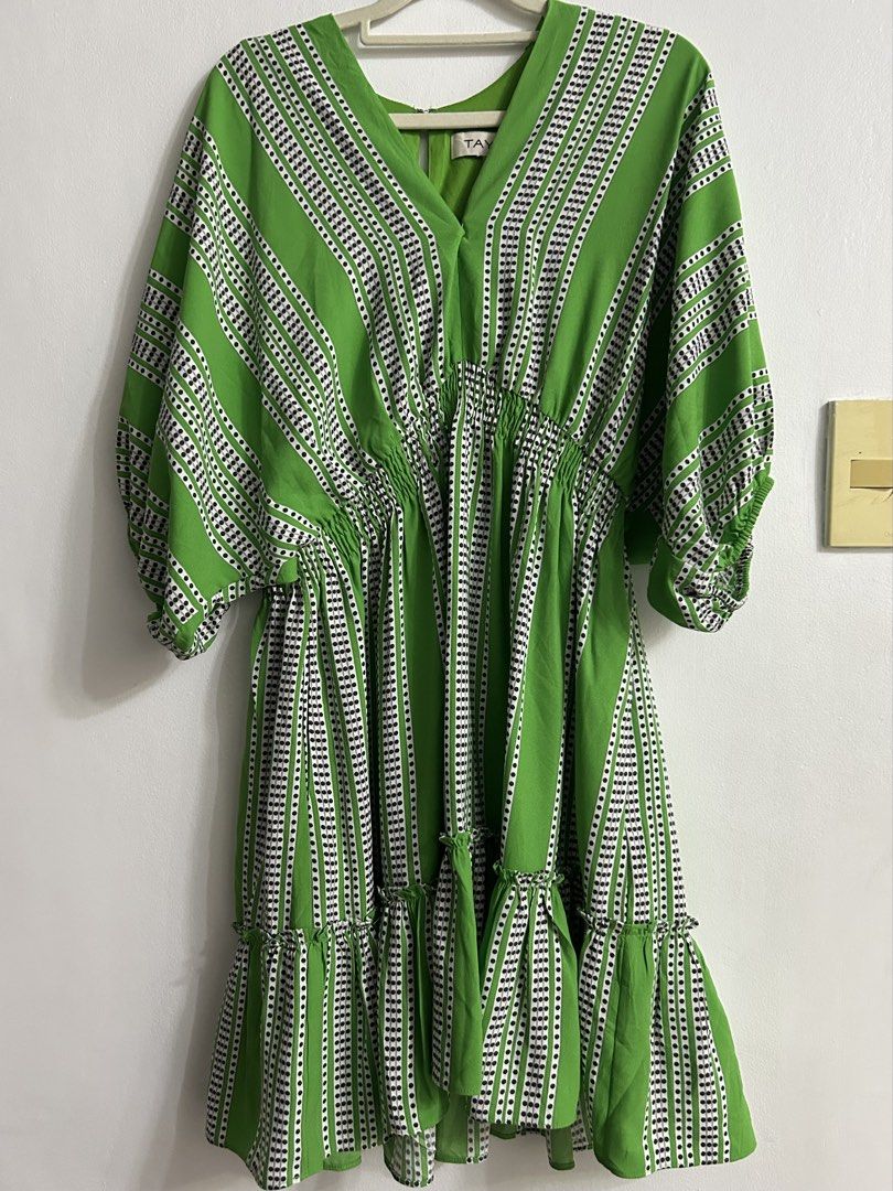 Taylor Green Dress (Category: Dresses) located in Paranaque City. Submitted by simplylizzy (Listing ID 1464032787, Image 3). Description: used only once .
