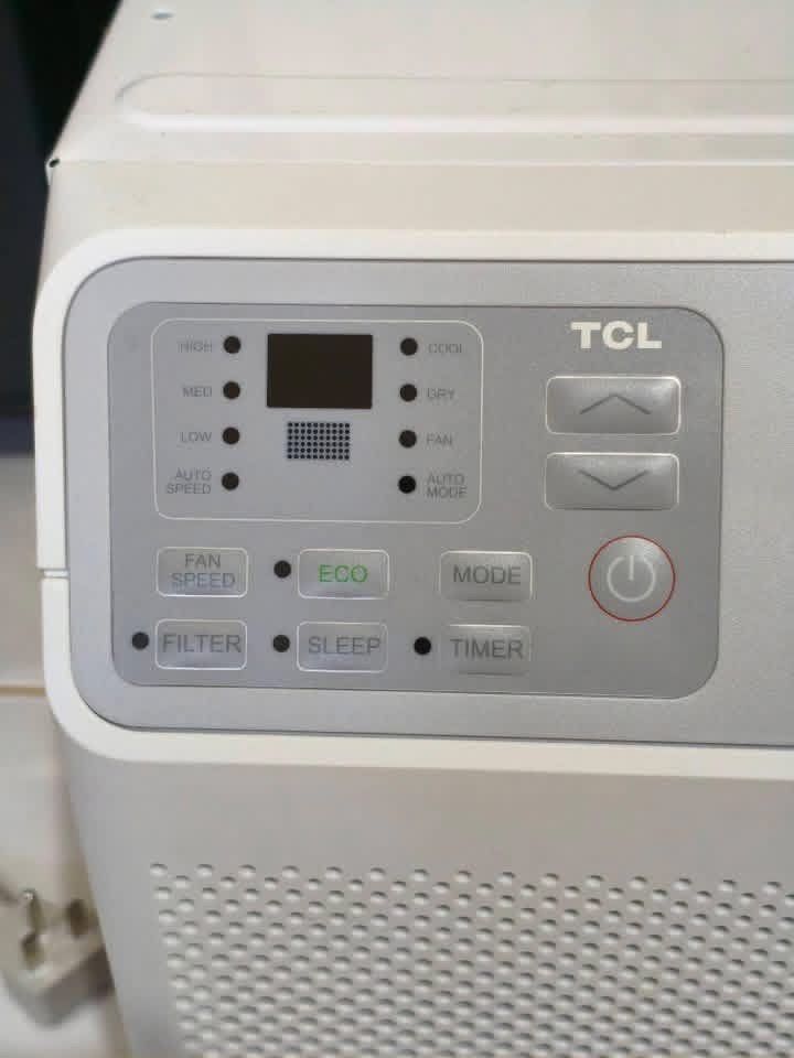 TCL AIRCON .75HP FULL INVERTER (Category: Air Conditioning and Heating) located in Davao. Submitted by marvinabalayan143 (Listing ID 1463992988, Image 3). Description: For Sale TCL AIRCON .75HP INVERTER GOOD AS NEW NO ISSUE 8 months used Sell kasi nag buy mas gamay. Dako lng kaayo para sa small room. 24k napalit sulit nakayo .