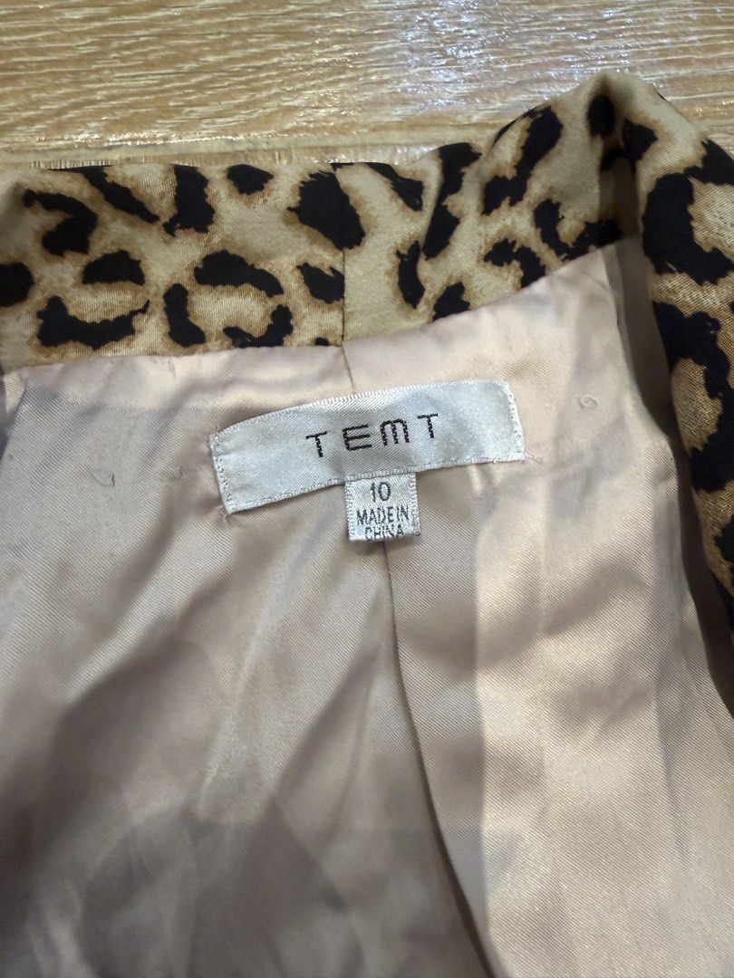 TEMT Leopard Print Blazer Size 10 (Category: Coats, Jackets and Outerwear) located in Manila. Submitted by nogrizzle2 (Listing ID 1464043373, Image 2). Description: - TEMT leopard print blazer - Satin-like lining - 3/4 length sleeves - Versatile for dressing up outfits - Designed for easy open wear.