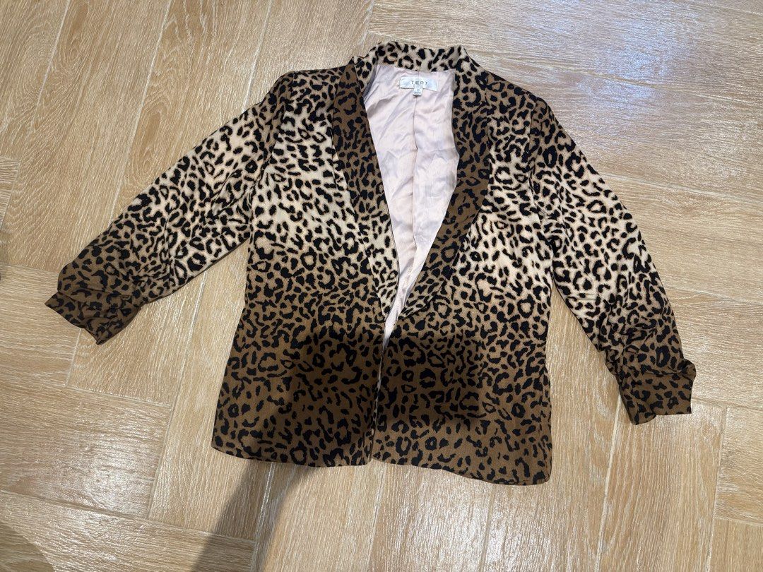 TEMT Leopard Print Blazer Size 10 (Category: Coats, Jackets and Outerwear) located in Manila. Submitted by nogrizzle2 (Listing ID 1464043373, Image 1). Description: - TEMT leopard print blazer - Satin-like lining - 3/4 length sleeves - Versatile for dressing up outfits - Designed for easy open wear.
