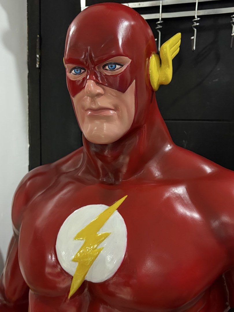 The flash 6ft (Category: Figurines & Statues) located in Makati City. Submitted by tomypom (Listing ID 1463974816, Image 3). Description: Lifesize statue The flash Dc comics Justice league Life size Batman/superman Wonder woman/ the flash Marvel.