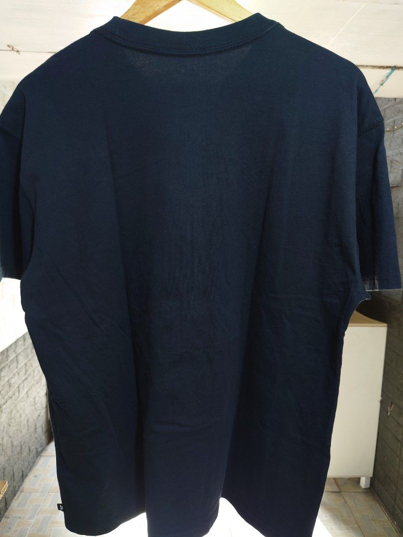 The Nike Tee tshirt thrift (Category: Tshirts & Polo Shirts ) located in Paranaque City. Submitted by emzeicool48572 (Listing ID 1464034116, Image 2). Description: Size: Medium to Large (22x27.5 inch) Material: Cotton Crew Neck Color: Charcoal Black color rate: 9/10 Condition: 9/10 📍Tambo Paranaque 💸Payment: Pay Maya only 📦🚚 Delivery: Lalamove or j&t (order mo book mo) No return policy Buy at your own risk Don't expect too much from this prod