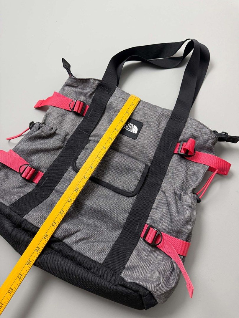 THE NORTH FACE (Category: Tote Bags) located in Guagua. Submitted by sweetboyy (Listing ID 1464051894, Image 3). Description: THE NORTH FACE BLACK CARRYING HANDLES.