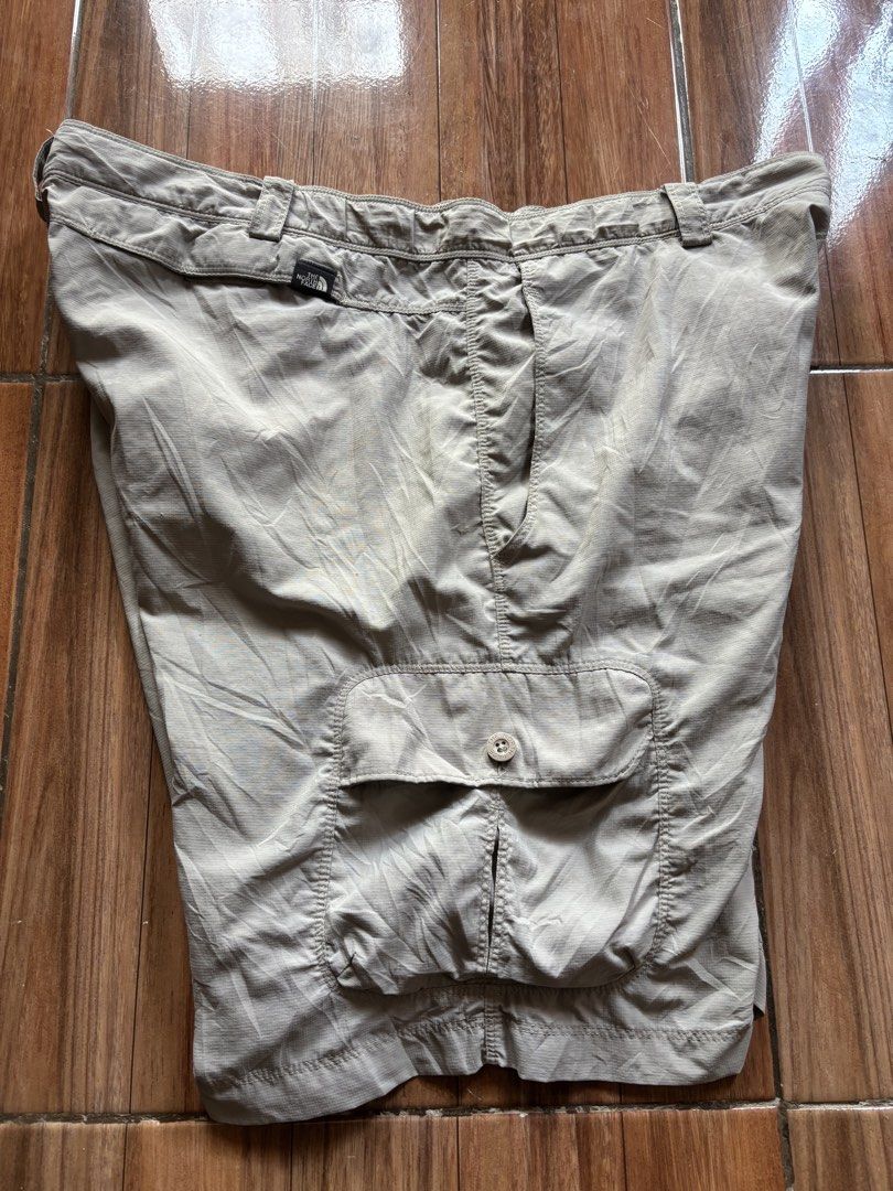THE NORTH FACE CARGO SHORT🤎 (Category: Shorts) located in Maasin. Submitted by chevyferna66833 (Listing ID 1463945836, Image 2). Description: TNF CARGO SHORT🤎 QUICKDRY WAISTLINE 38-40 LENGTH 20 GOOD CONDITION MINE 420.