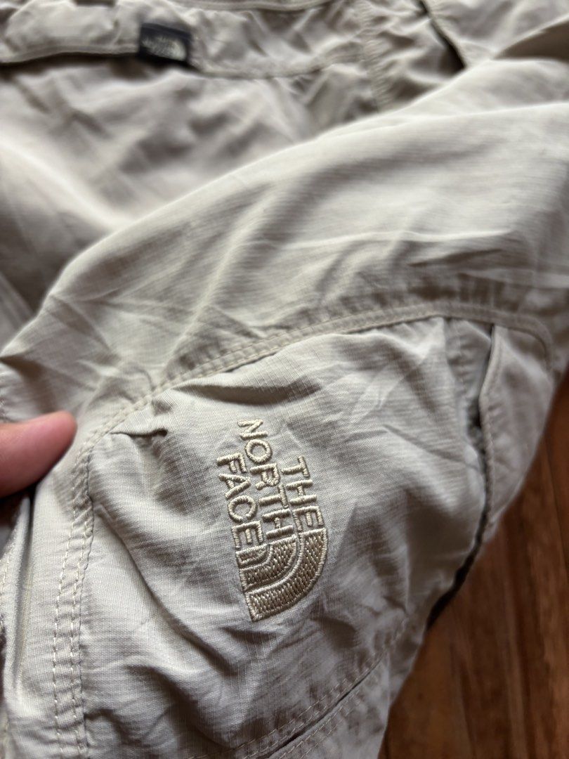THE NORTH FACE CARGO SHORT🤎 (Category: Shorts) located in Maasin. Submitted by chevyferna66833 (Listing ID 1463945836, Image 3). Description: TNF CARGO SHORT🤎 QUICKDRY WAISTLINE 38-40 LENGTH 20 GOOD CONDITION MINE 420.