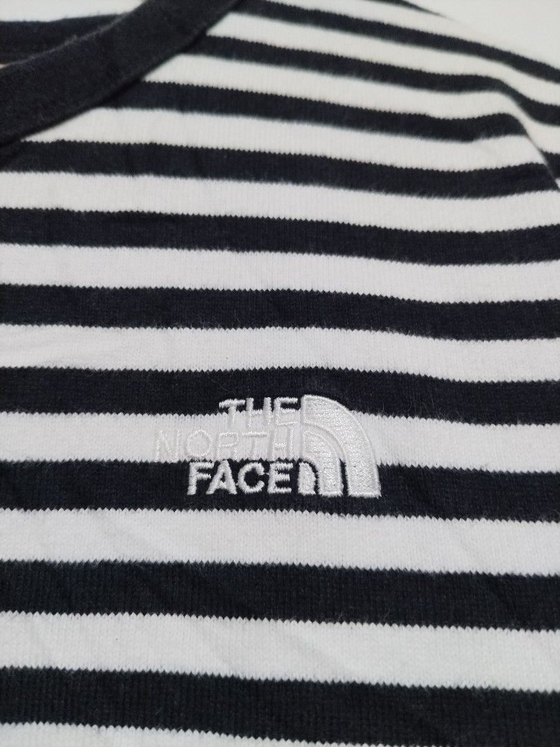 The north face multi border tshirt (Category: Tshirts & Polo Shirts ) located in Manila. Submitted by micx_0809 (Listing ID 1464080440, Image 3). Description: The North Face multi border tshirt Size Medium Dimention - W21 x L37 Colorate - 9.8/10 Excellent Condition 449+ SF only ,📌 Dm sure buyer 📩.