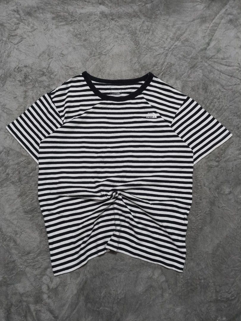 The north face multi border tshirt (Category: Tshirts & Polo Shirts ) located in Manila. Submitted by micx_0809 (Listing ID 1464080440, Image 1). Description: The North Face multi border tshirt Size Medium Dimention - W21 x L37 Colorate - 9.8/10 Excellent Condition 449+ SF only ,📌 Dm sure buyer 📩.