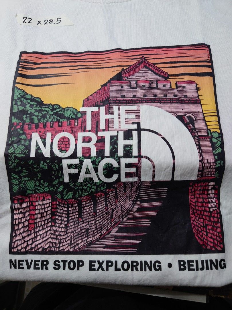 The North Face tshirt thrift (Category: Tshirts & Polo Shirts ) located in Paranaque City. Submitted by emzeicool48572 (Listing ID 1464059856, Image 3). Description: Size: Medium to Large (22x28 inch) Material: Cotton Color: White color rate: 9.5/10 Condition: 9.5/10 issue: washable stain on the back 📍Tambo Paranaque 💸Payment: Pay Maya only 📦🚚 Delivery: Lalamove or j&t (order mo book mo) No return policy Buy at your own risk Don't expect too 
