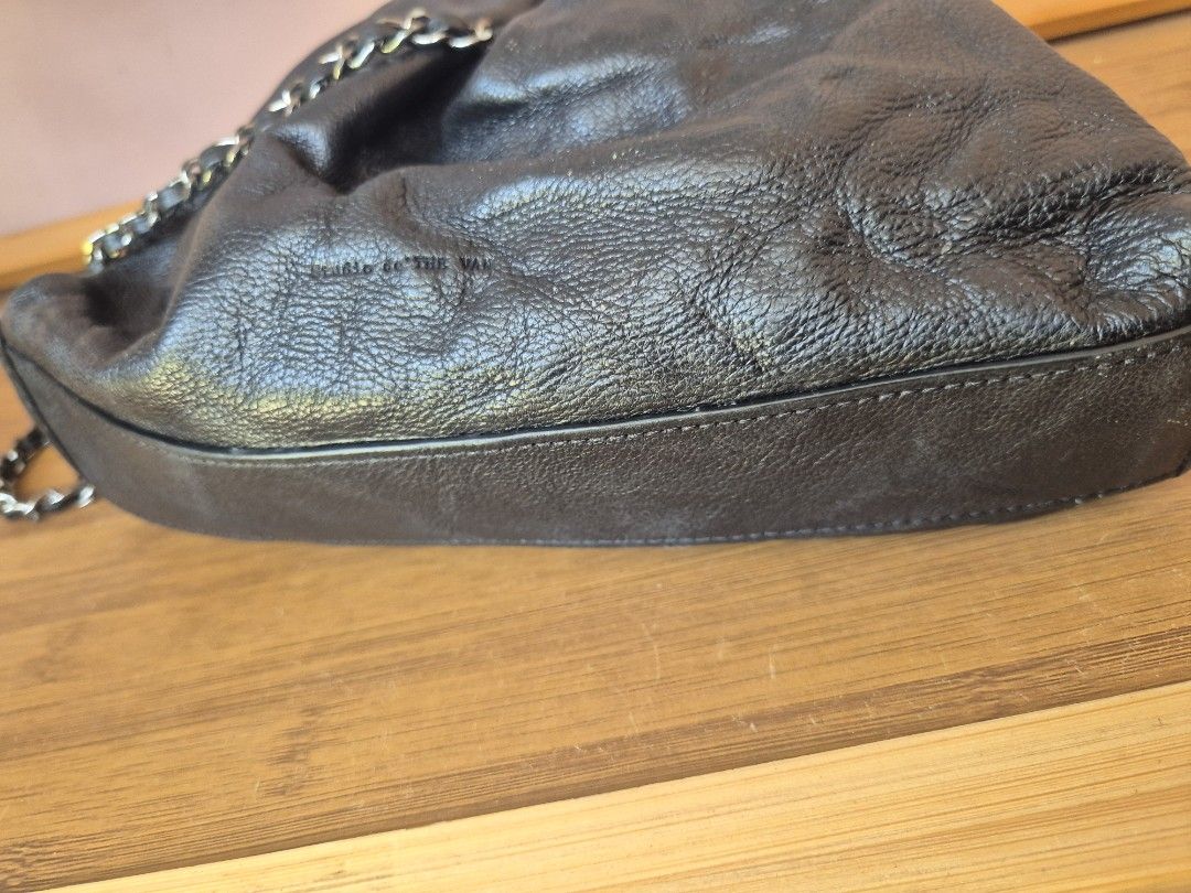The Van (Category: Shoulder Bags) located in Lapu Lapu. Submitted by ej882019 (Listing ID 1463960904, Image 3). Description: fix price good as new superb leather quality kili2x bag.