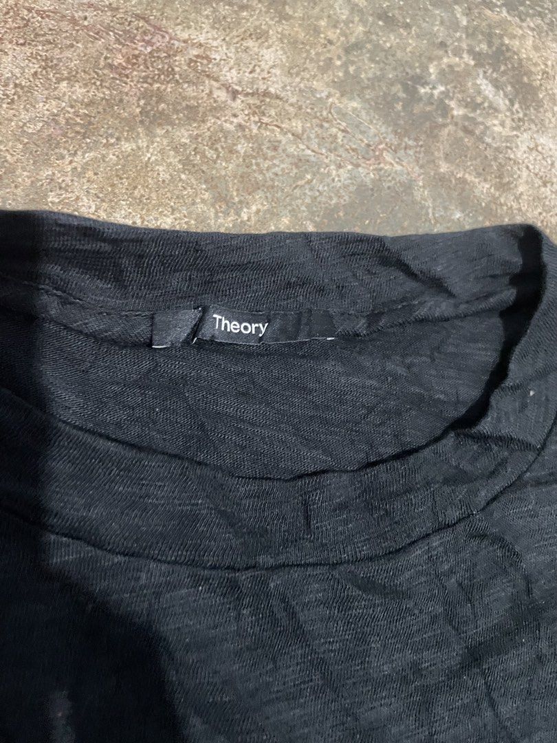 Theory muscle T shirt (Category: Looking For) located in Davao. Submitted by mj_designervintagecurator (Listing ID 1464080548, Image 3). Description: 📌In good condition 📌best fit small for men 📌.