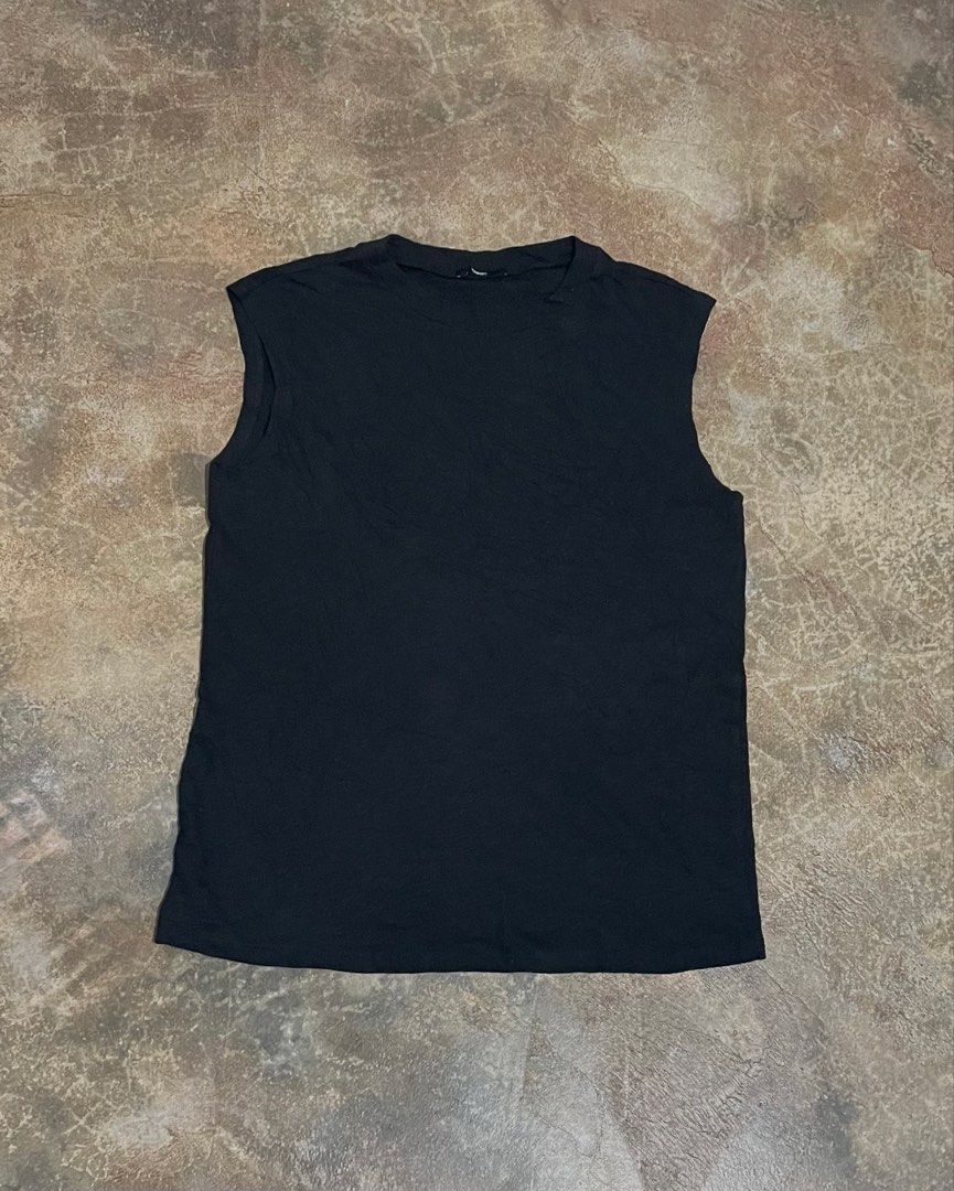 Theory muscle T shirt (Category: Looking For) located in Davao. Submitted by mj_designervintagecurator (Listing ID 1464080548, Image 2). Description: 📌In good condition 📌best fit small for men 📌.
