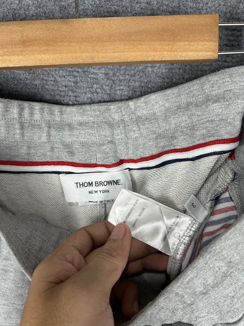 Thom Brown Loop Back Short (Category: Shorts) located in Cebu City. Submitted by tanlawr07 (Listing ID 1463966577, Image 3). Description: Size Large Good as new No issue 1850 only 📍Cebu City Location .