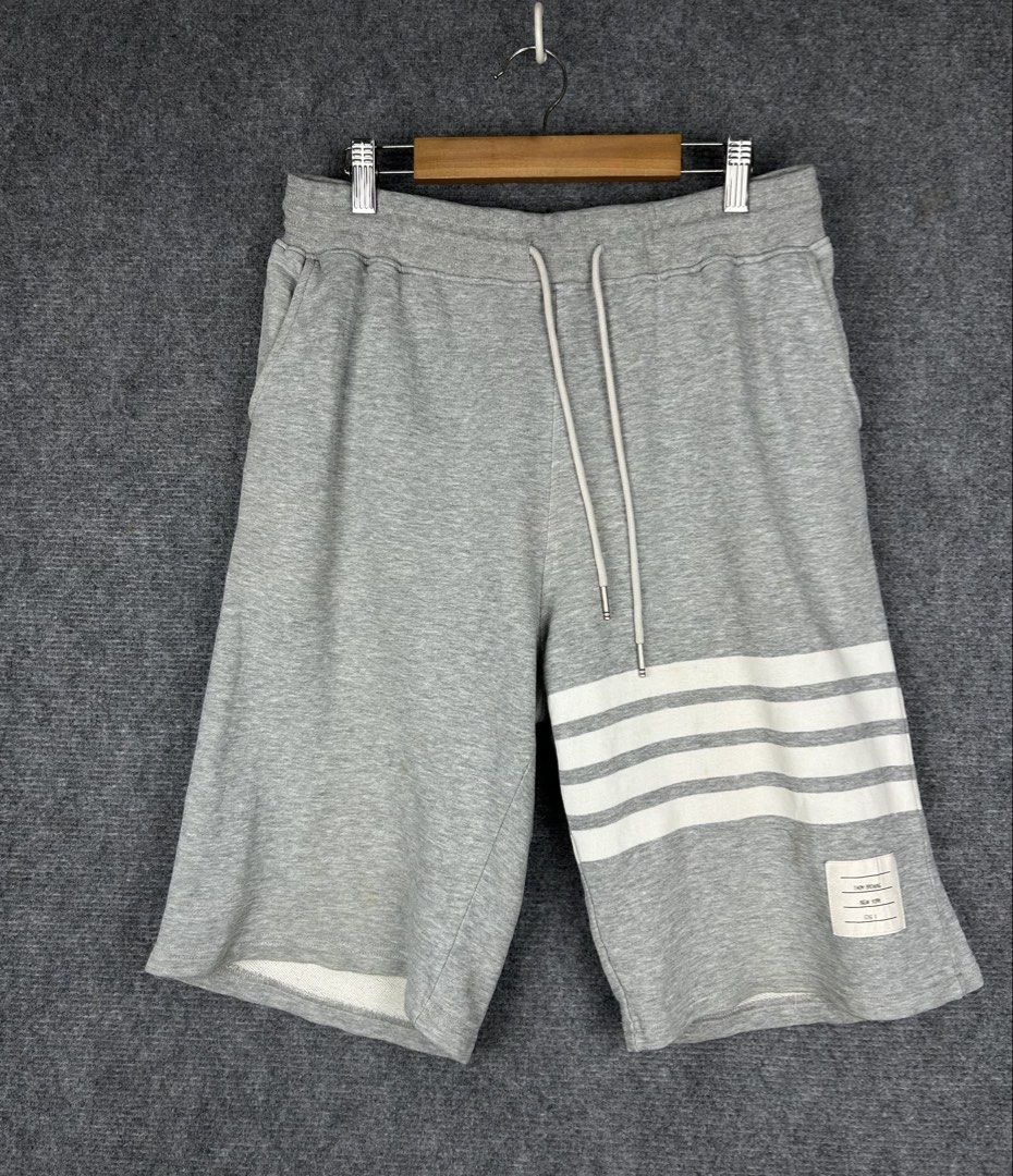 Thom Brown Loop Back Short (Category: Shorts) located in Cebu City. Submitted by tanlawr07 (Listing ID 1463966577, Image 1). Description: Size Large Good as new No issue 1850 only 📍Cebu City Location .