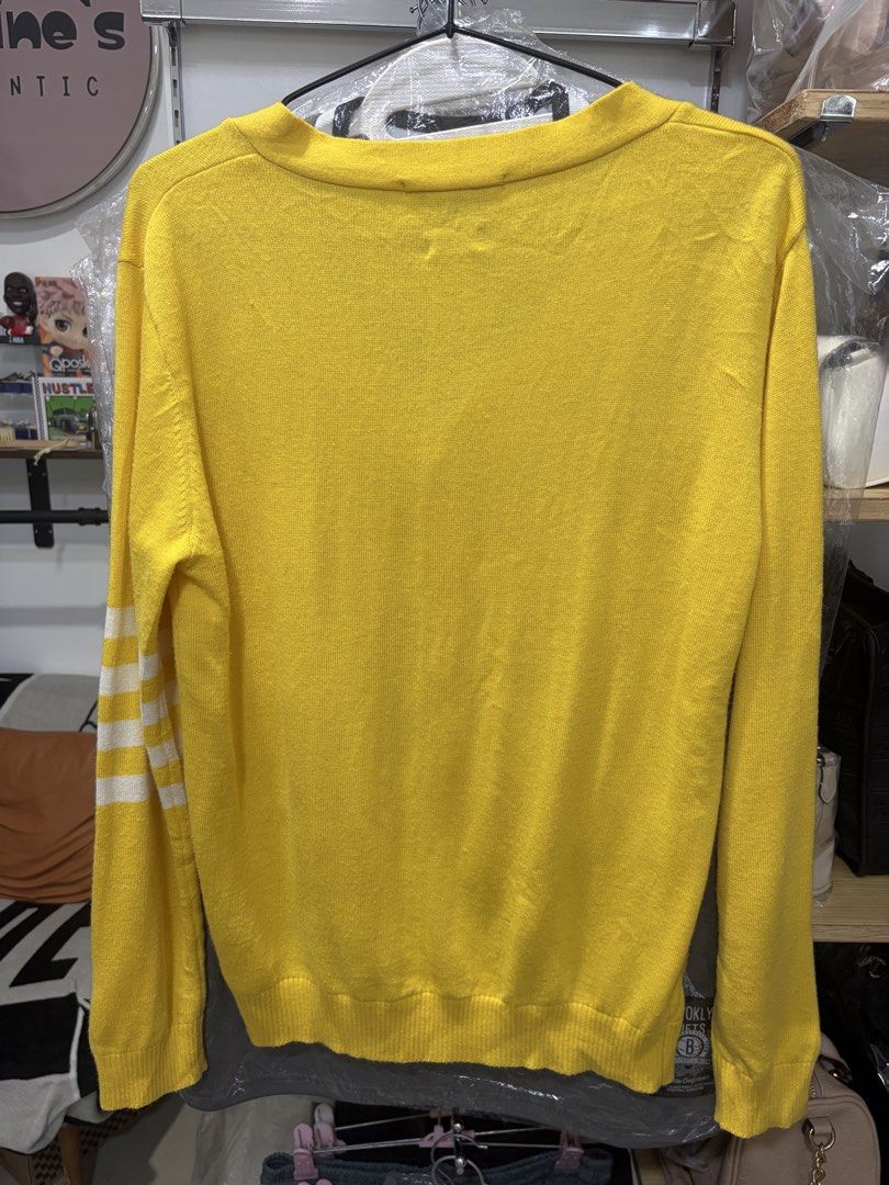 Thom browne yellow cardigan (Category: Coats, Jackets and Outerwear) located in Pinamalayan. Submitted by danilotubero08 (Listing ID 1464012156, Image 2). Description: Size large on tag w19L25.