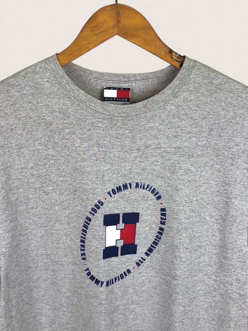 Tommy Hilfiger Grey T-Shirt (Category: Tshirts & Polo Shirts ) located in Manila. Submitted by 12essentials (Listing ID 1464029698, Image 2). Description: 📌 Excellent Condition 📌 S on tag fits M 📌 Length 28’ Width 20.5’ Grey Tommy Hilfiger t-shirt. Features the classic Tommy Hilfiger logo graphic on the front. Established 1985, All American Gear. Made from a cotton-polyester blend. Size S/P..