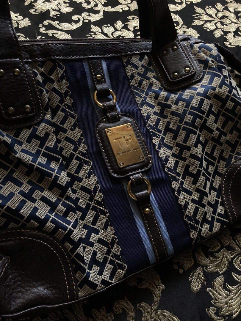 Tommy Hilfiger jacquard monogram shoulder bag (Category: Luxury Bags & Wallets) located in Dipolog. Submitted by sellgoodsitem_2k23 (Listing ID 1463968148, Image 3). Description: (Authentic) Need clean Goodcondition .