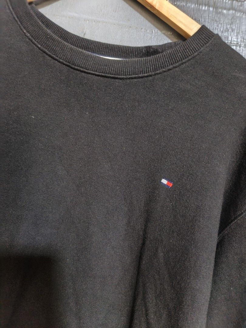 Tommy hilfiger pullover (Category: Luxury Apparel) located in Tacurong. Submitted by lyjetbrandedfinds_1827 (Listing ID 1463972012, Image 2). Description: L-XL AS NEW.