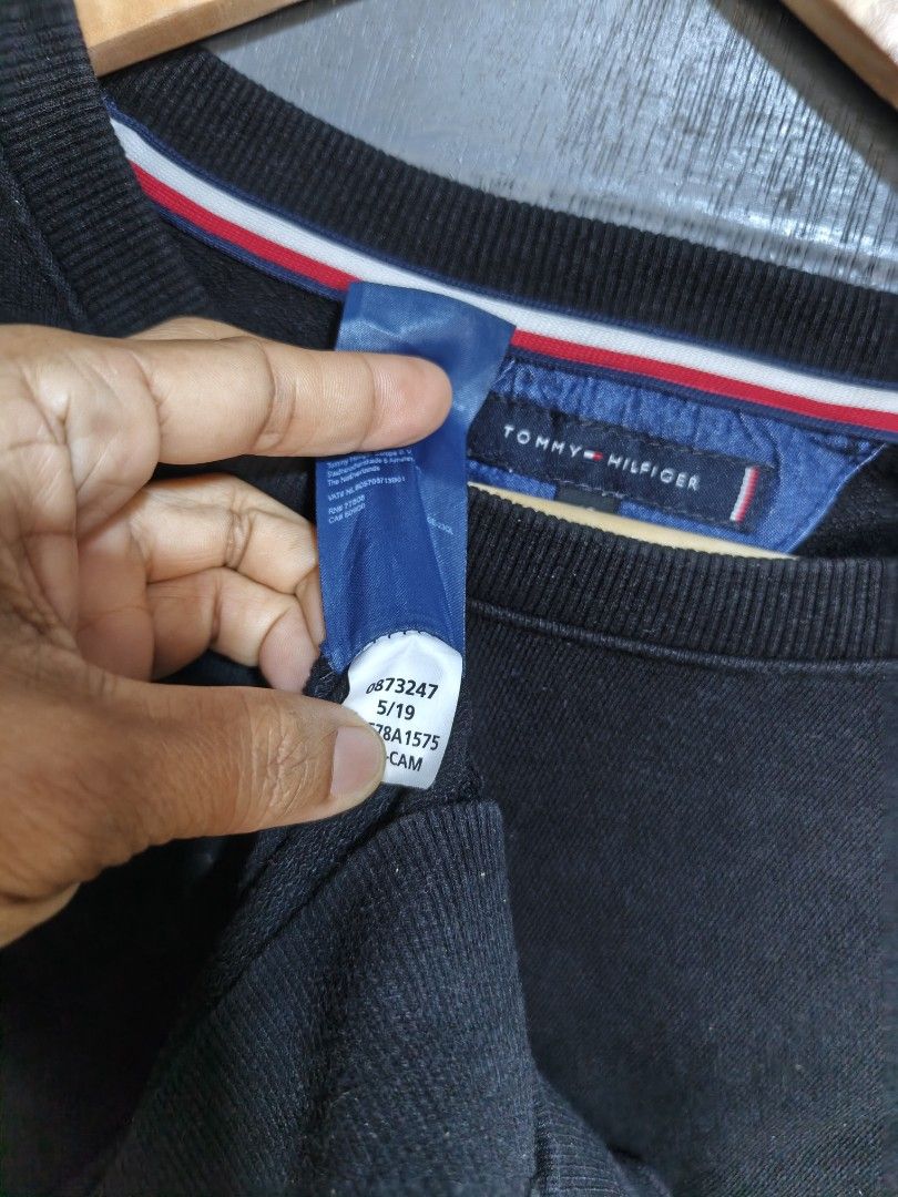 Tommy hilfiger pullover (Category: Luxury Apparel) located in Tacurong. Submitted by lyjetbrandedfinds_1827 (Listing ID 1463972012, Image 3). Description: L-XL AS NEW.
