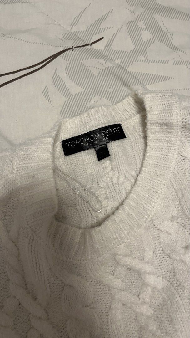 Topshop White Oversized Knit Cropped Sweater (Category: Longsleeves) located in Las Pinas. Submitted by thevallerys (Listing ID 1462826998, Image 3). Description: - Super thick cozy white knit sweater - Fits XS-S - Features a nice textured pattern all over - Wide and flowy sleeves - Cropped length, ideal for high-waisted bottoms.