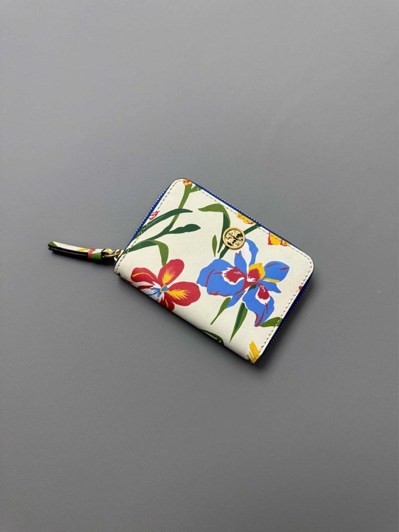 TORY BURCH (Category: Wallets & Card holders) located in Guagua. Submitted by sweetboyy (Listing ID 1464063641, Image 3). Description: TORY BURCH ROBINSON FLORAL LEATHER KEY CHAIN COIN CASE WALLET.