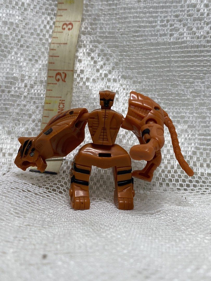 Transformers classic: Overbite and Snarl (Category: Action & Battle Toys) located in Angeles City. Submitted by noagrace (Listing ID 1463951075, Image 1). Description: Overbite Snarl Mini-Con figure from the 2007 Transformers: Classics Predator Attack Team by Hasbro. 2 for P300.