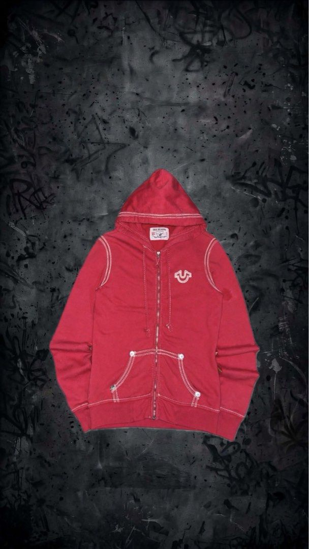 True Religion (Category: Hoodies) located in Manila. Submitted by owner4garmen.story (Listing ID 1463954313, Image 1). Description: True Religion Hoodie - RED Thick stitching Measurements (inches): Width: 19 (M) Length: 28 Good condition Flaw(s): Minor loosestitch Authentic 🏷️Php 3,500.