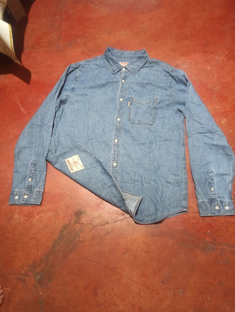 true religion (Category: Activewear) located in Davao. Submitted by thriftnisayre (Listing ID 1463999195, Image 1). Description: TR botton down excellent condition dimes 22/30 size xl.