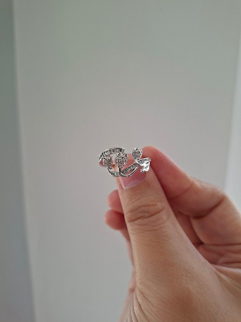 Tulips Flower Cubic Zirconia Stone Adjustable Ring Silver (Category: Rings) located in Dasmarinas. Submitted by danabrie22 (Listing ID 1463991476, Image 2). Description: adjustable size 5 - 9 very well-made, excellent crafstmanship 10/10 condition brand new stainless steel & white crystal-colored cubic zirconia stones made in Hongkong.