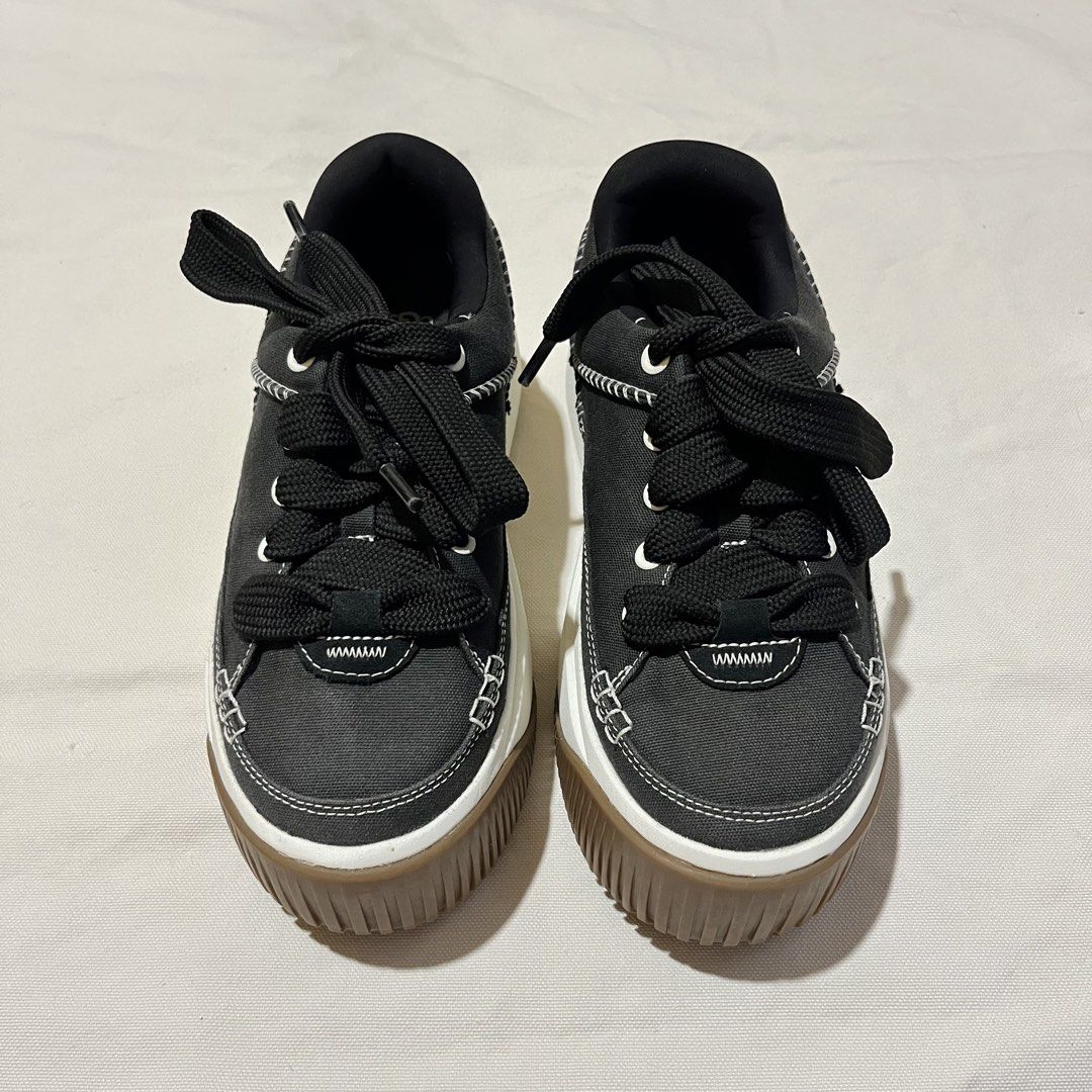 UGG EZ-Duzzit platform sneakers (Category: Shoe inserts) located in Samal. Submitted by thatsodd (Listing ID 1464034842, Image 3). Description: .