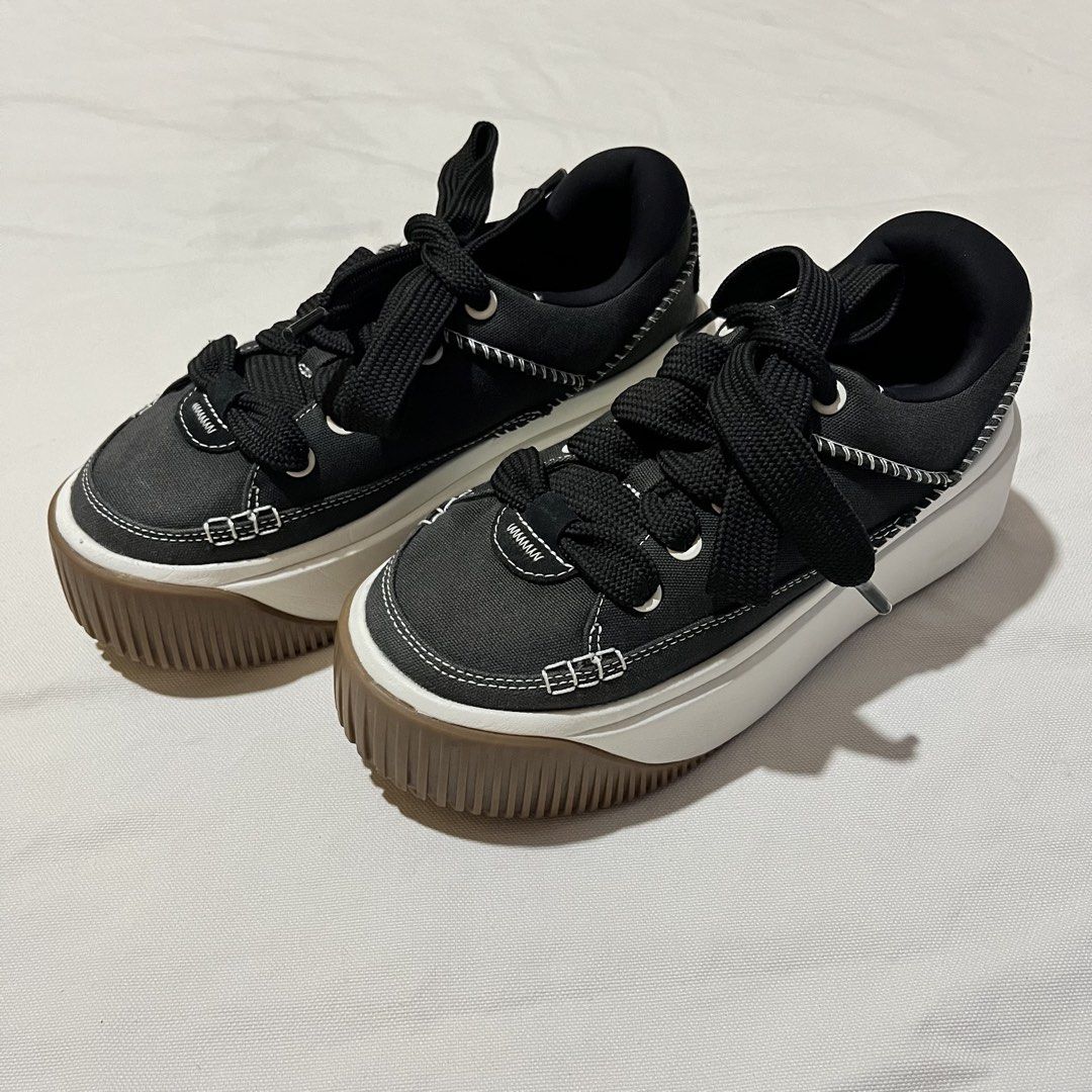 UGG EZ-Duzzit platform sneakers (Category: Shoe inserts) located in Samal. Submitted by thatsodd (Listing ID 1464034842, Image 2). Description: .